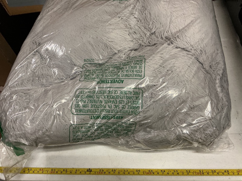 Photo 1 of 28in Large Dog Bed, Medium Size Dog and Cats, Calming Donut Bed for Puppy and Kitten, Washable Round Fluffy Pet Bed (Light Grey)