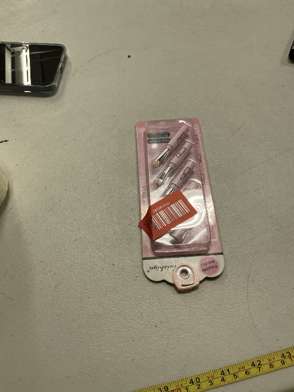 Photo 1 of 4-in-1 Mini Portable Makeup Brush Set with Eye Shadow, Eyebrow, Eyeliner & Lip Brush (Pink)