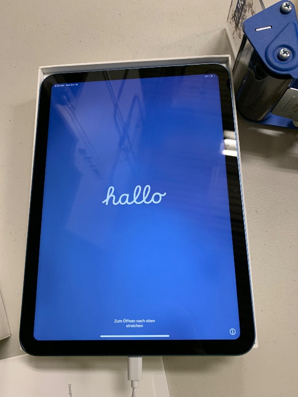 Photo 1 of Apple iPad 11-inch: A16 chip