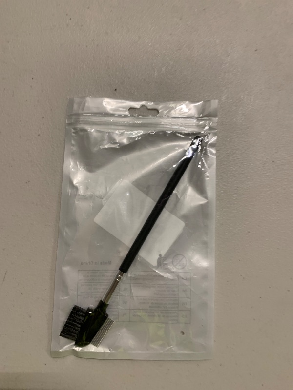 Photo 1 of 1 Pcs Eyebrow Brush, Metal Eyelash Comb, Resuable Dual Eyebrow Comb, Eye Brow Makeup Brush Eye Lash Comb for Eyelashes Extension (Bristles)