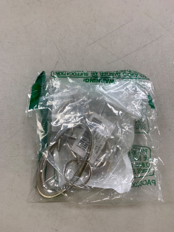 Photo 1 of 2Pcs Star Carabiner Keychain Key Ring Cool Shiny Chrome Extra-Large Alloy Material Silver Cute Heavy Duty Hook Holder for Car Keys Handbag Purse Backpack Bag Charms