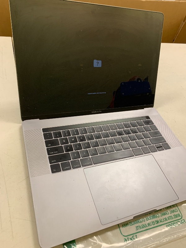 Photo 1 of FOR PARTS ONLY Apple MacBook Pro 15" Retina Core i7 2.6GHz MLH32LL/A with Touch Bar, 16GB Memory, 256GB Solid State Drive (Renewed)