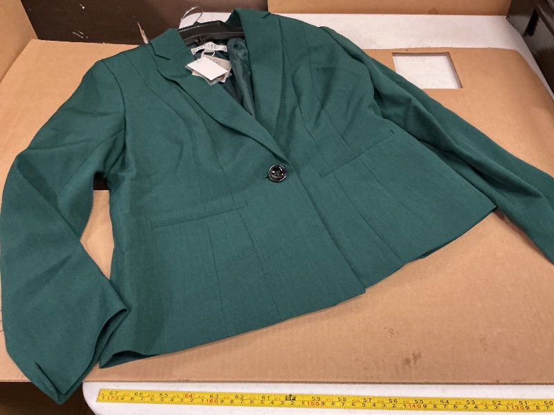 Photo 1 of 4p.   Kasper Women's Petite Stretch Crepe ONE Button Panel Seamed JA, Evergreen