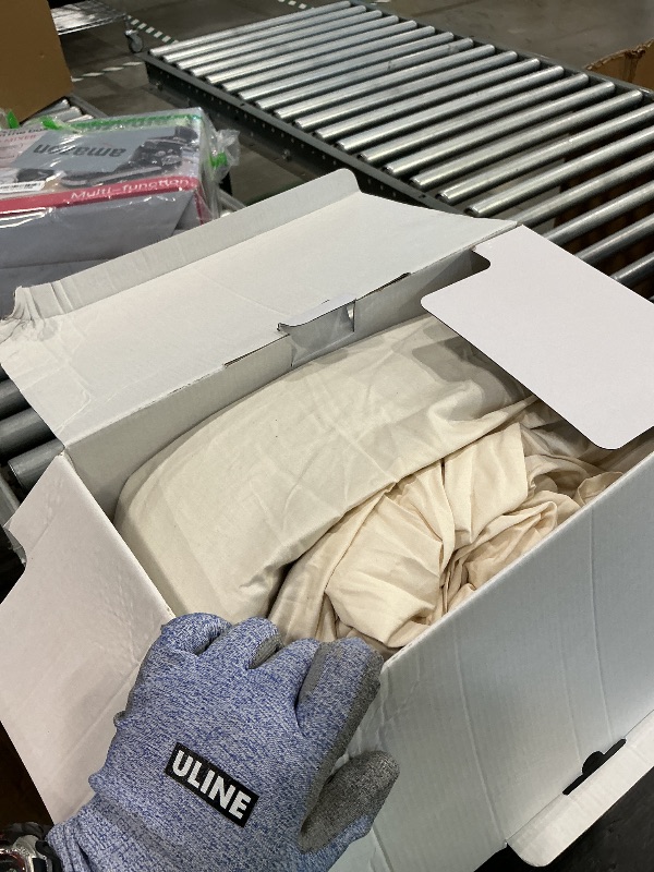 Photo 1 of *MINOR DAMAGE - USED*
LOFE Organic Buckwheat Pillow for Sleeping with Organic Cotton Pillowcase - 16''x22'', Adjustable Loft, Breathable for Cool Sleep, Cervical Support for Back and Side Sleeper(Tartary Buckwheat Hulls)