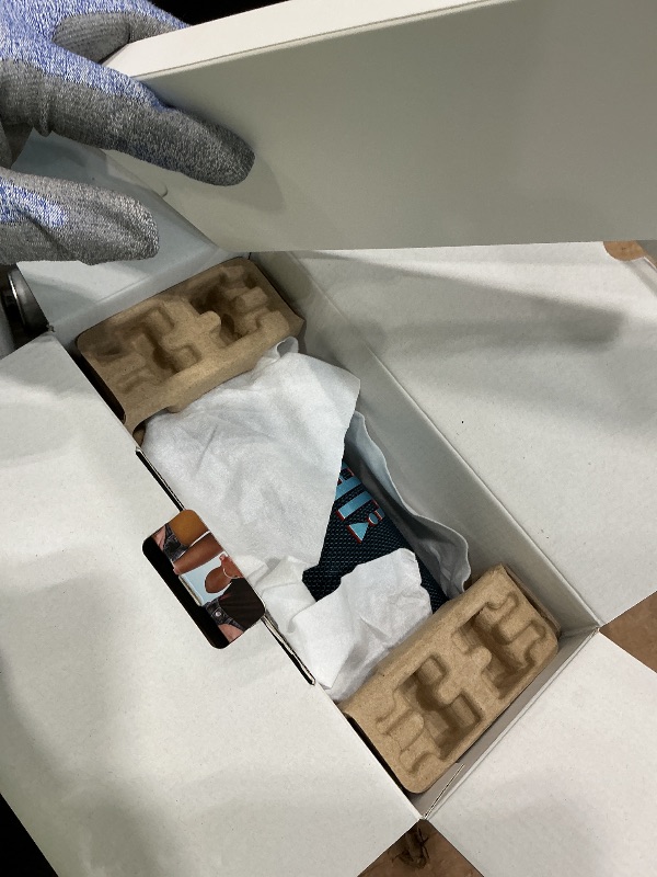 Photo 1 of *USED*
JBL Charge 6 - Portable Waterproof & Drop-Proof Bluetooth Speaker, Bold JBL Pro Sound with AI Sound Boost, 28Hrs of Playtime, Built-in powerbank & Comes with a Sturdy/Removable Carrying Strap (Blue)