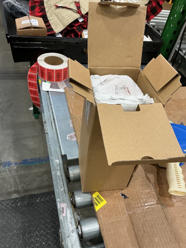 Photo 1 of **MAJOR DAMAGE**
STANLEY IceFlow 2.0 Flip Straw Tumbler with Handle 40 oz | Twist On Lid and Flip Up Straw | Leak Resistant Water Bottle | Insulated Stainless Steel | BPA-Free | Rose Quartz