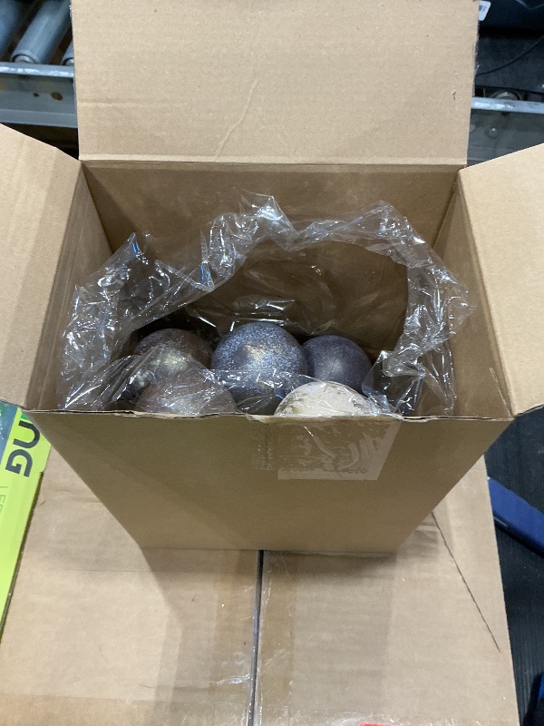 Photo 1 of *USED*
Suilung 12 Pcs Neutral Textured Christmas Ball Ornaments 2.36'' Vintage Christmas Tree Decor Modern Rustic Brown Ornaments with Loop Shatterproof Hanging Ball for Xmas Farmhouse Decor (Vintage Copper)
