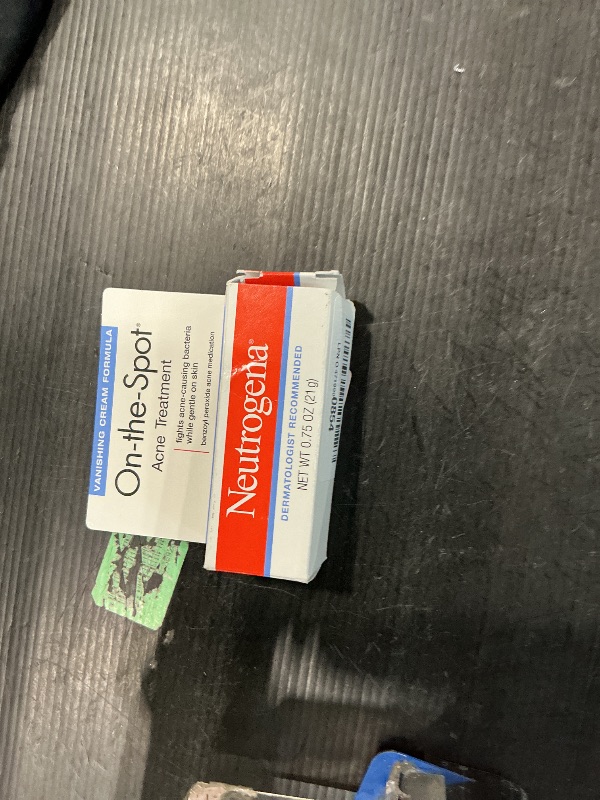 Photo 1 of *USED*
Neutrogena On-The-Spot Acne Treatment Vanishing Cream Formula 0.75 oz (Pack of 4)