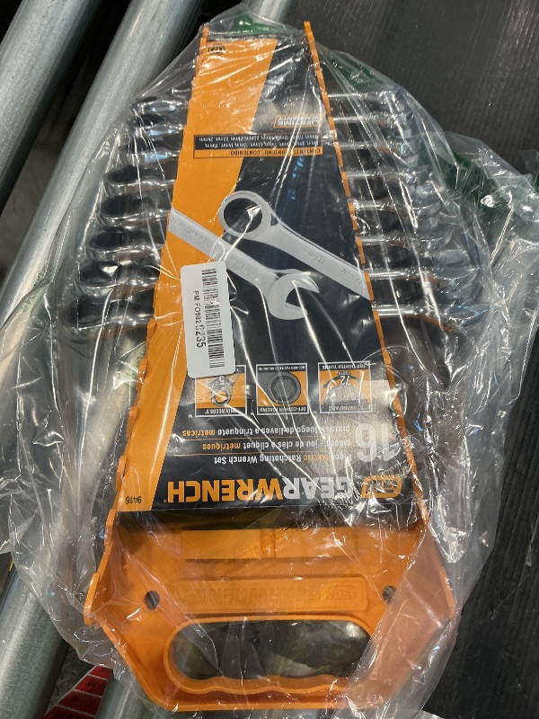 Photo 1 of *USED*
GEARWRENCH 16 Piece Ratcheting Combination Wrench Set with Tray | Metric | 9416