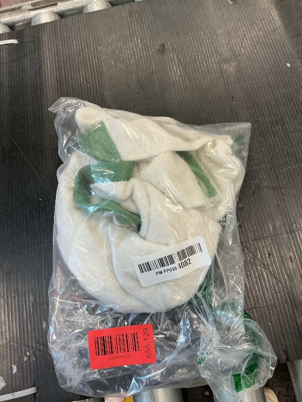 Photo 1 of ***MISSING ONE*** Avanti Linens - Fingertip Towels, Soft & Absorbent Cotton, Ideal Christmas Decorations, Set of 2 (Trees Collection)