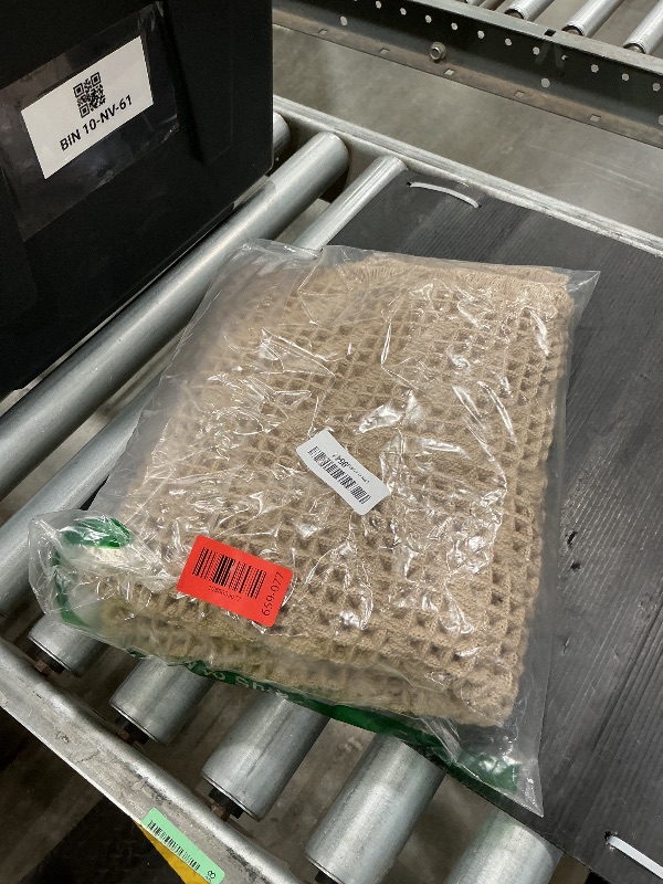 Photo 1 of *USED*
BULULOM Bath Mats,Upgraded Waffle Super Absorbent Bath Mat,Bathroom Rugs Non Slip Washable, Quick Dry Shower Mats, Ultra Soft Bath Mats for Bath Floor,Brown,24"*36"