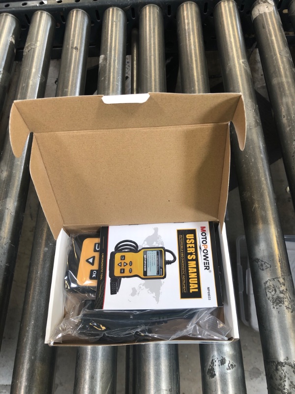 Photo 1 of MOTOPOWER MP69033 Car OBD2 Scanner Code Reader Engine Fault Scanner CAN Diagnostic Scan Tool for All OBD II Protocol Cars Since 1996, Yellow