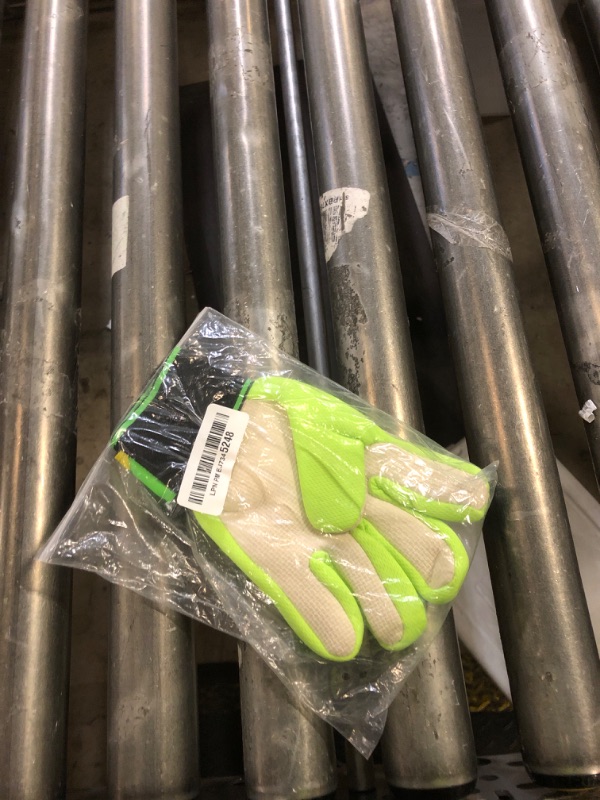 Photo 1 of Jalunth Soccer Goalkeeper Goalie Gloves Kids Youth Goal Keeper Field Player Glove Boys Girls Ages 7-8 Years Old Anti-Slip Latex Palm Soft Pu Hand Back Green Size 6