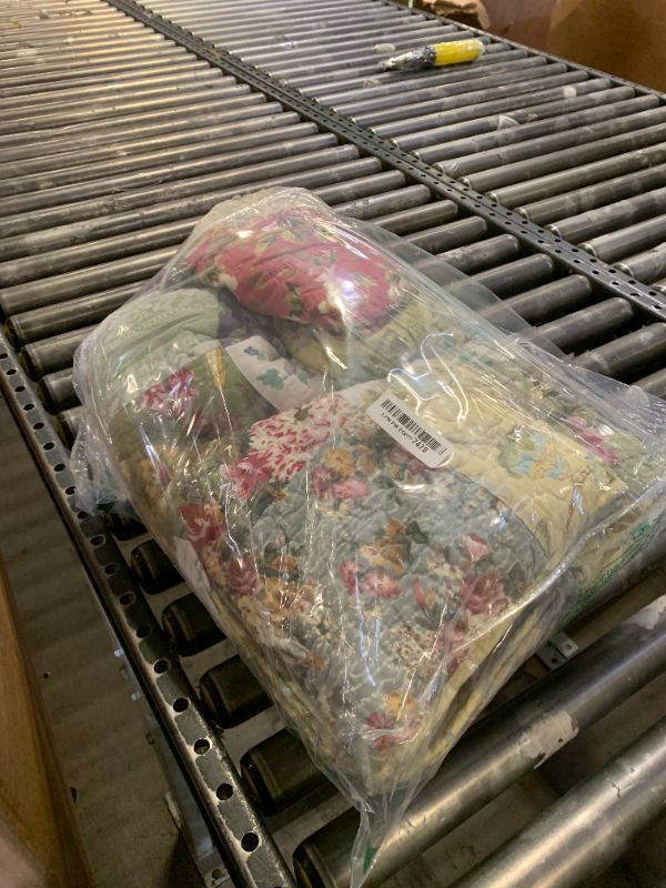 Photo 1 of BLANKET COMFORTER SET 