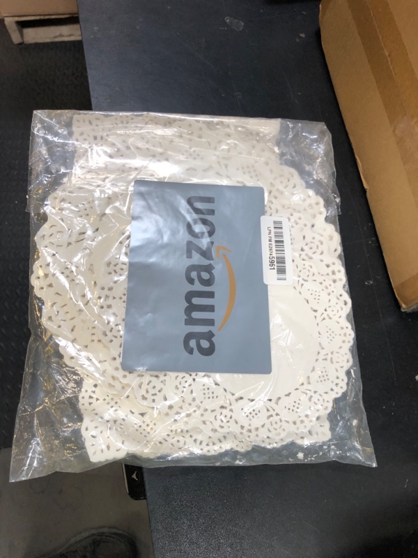 Photo 1 of 150Pcs Paper Doilies Assorted Sizes White Lace Paper Doilies Disposable Doily Rectangle Round Paper Doilies for Dessert Trays Tables Furniture Buffet Cake Fried Food Wedding Party Tableware Decor