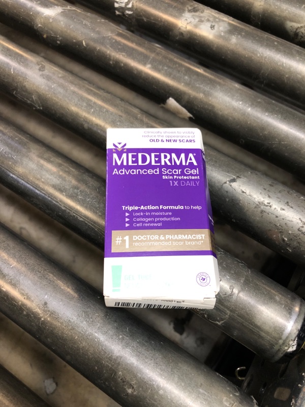 Photo 1 of Mederma Advanced Scar Gel, Treats Old and New Scars, Reduces the Appearance of Scars from Acne, Stitches, Burns and More, 0.70oz (20g)