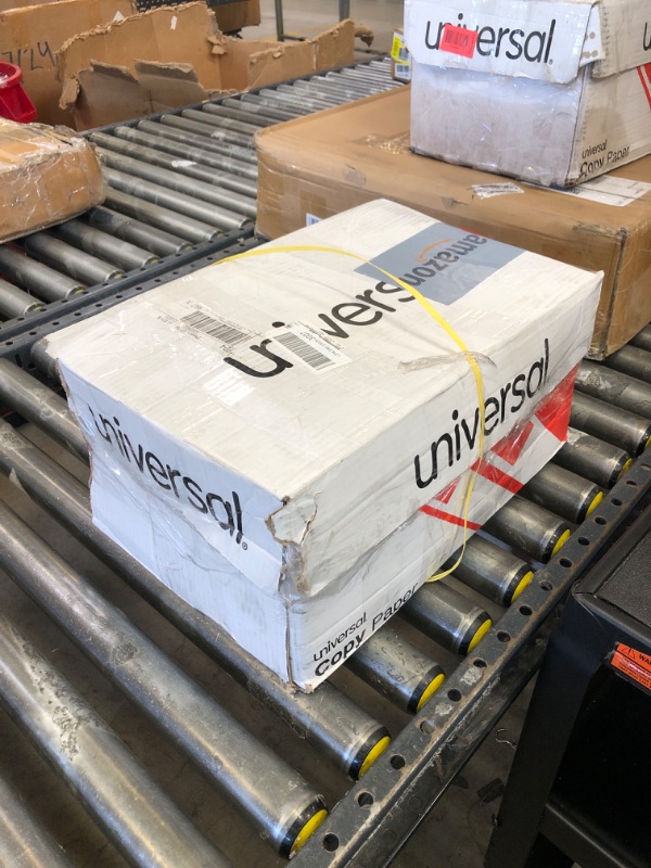 Photo 1 of Universal 21200 Copy Paper, 92 Brightness, 20lb, 8-1/2 x 11, White (Case of 5000 Sheets)