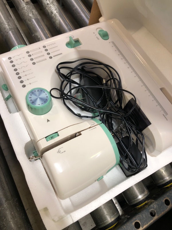 Photo 1 of Sewing Machine for Beginners 998