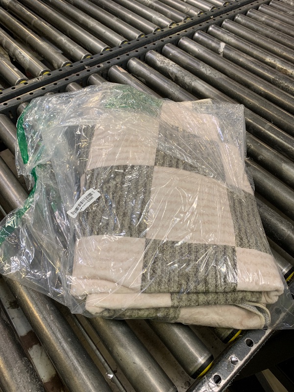 Photo 1 of LIVEBOX 4x6 Washable Area Rug Checkered, Non-Slip Small Entryway Rug Green Farmhouse Neutral Classic Geometric Boys Rug for Bedroom Living Room Low-Pile Carpet for Indoor Kitchen(Sage Green 4'x6')