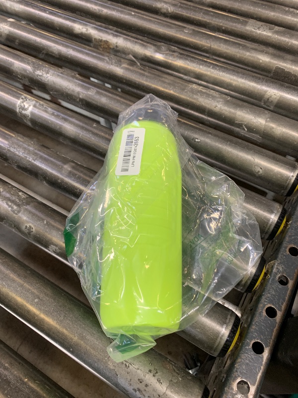 Photo 1 of Under Armour Squeeze Water Bottles, 32 oz Water Bottles, Sideline Sports Water Bottle with Quick-Shot Lid, Quick & Easy Hydration, Gym Water Bottles, Squeeze Bottle, 1 32oz Bottle