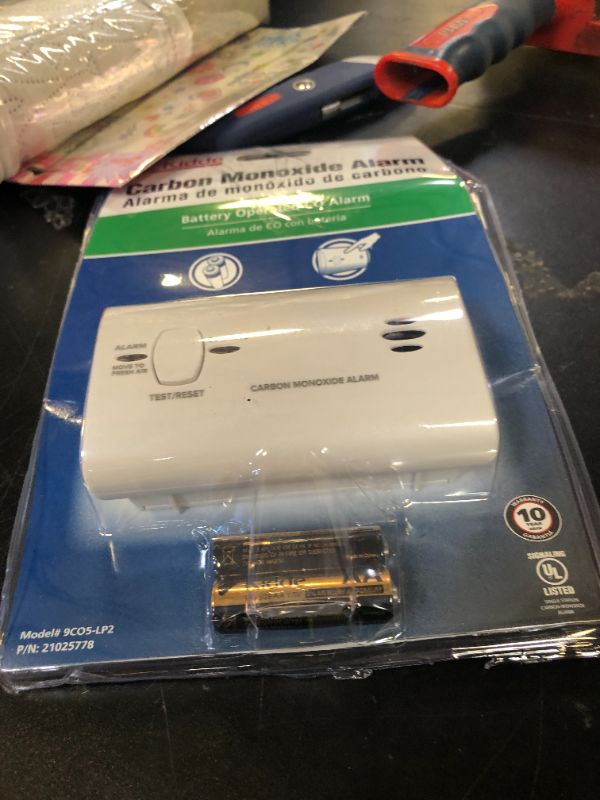 Photo 1 of DAMAGED PKG Kidde Carbon Monoxide Detector, Battery Powered CO Alarm with LEDs, Test-Reset Button, Low Battery Indicator, Portable 