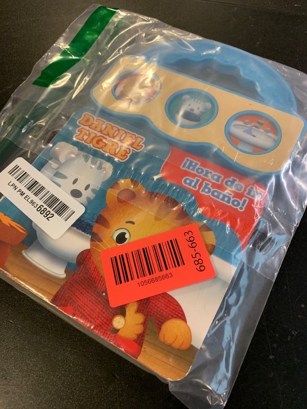 Photo 1 of Daniel Tiger Hora de ir al baño (Daniel Tiger's Potty Time!) Children's Toilet Training Sound Book for Daniel Tiger Fans (Daniel Tiger Neighborhood) - Spanish Edition (Daniel Tigre)