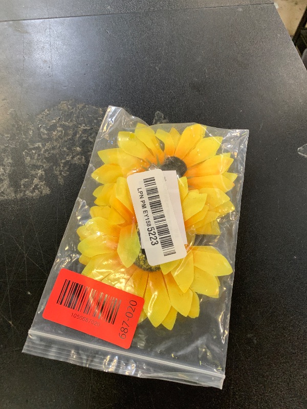 Photo 1 of Sunflower Hair Barrettes Hair Clips for Women Girls Daisy Alligator Hair Clips for Teen Girls Summer Beach Hair Pins 4pcs