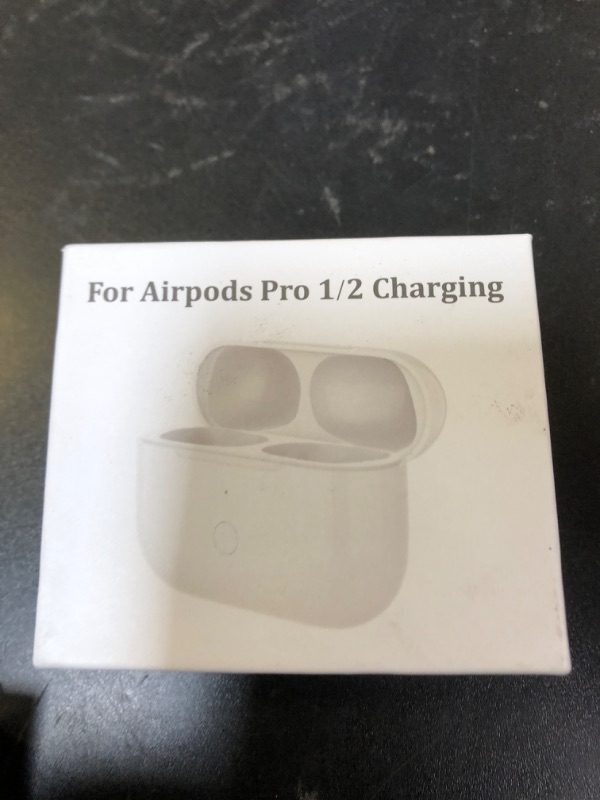 Photo 1 of AIRPODS CASE 