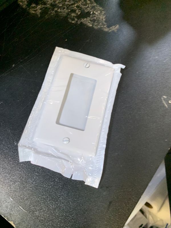 Photo 1 of Leviton 1-Gang Decora/GFCI Wallplate, Standard Size, Thermoset, Device Mount, 80401-W, White