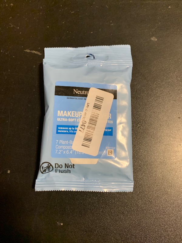 Photo 1 of Neutrogena Make-Up Remover Cleansing Towelettes, 7 Count, Packaging May Vary