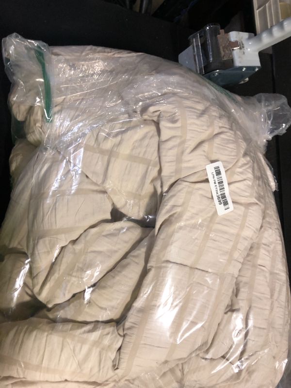 Photo 1 of HYMOKEGE Beige Twin Comforter Set Seersucker 5 Pieces, All Season Luxury Bed in a Bag for Bedroom, Bedding Set with Comforters, Sheets, Pillowcase & Sham
