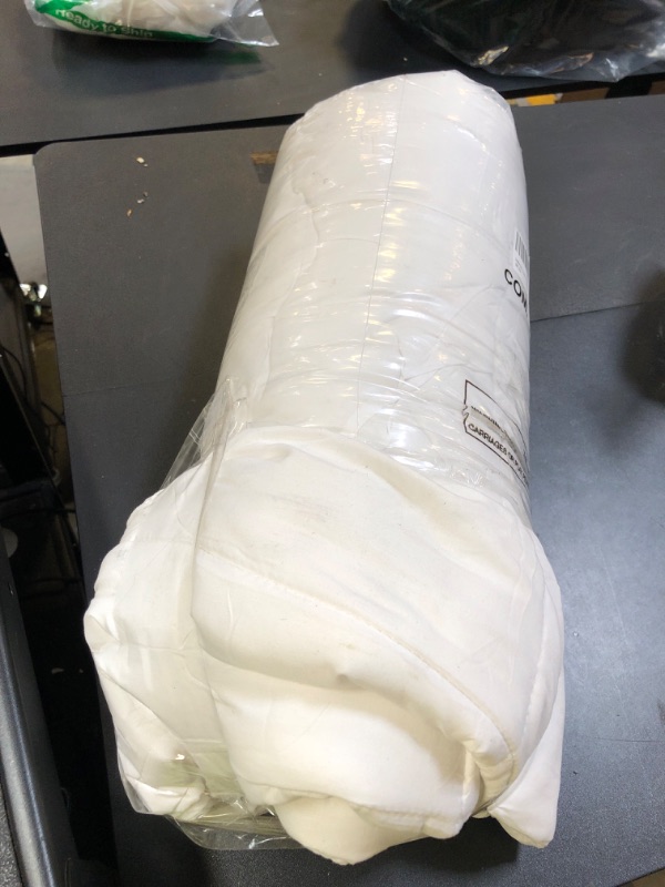 Photo 1 of DOWNCOOL Comforters Full Size, Duvet Insert,White All Season Duvet, Lightweight Quilt, Down Alternative Hotel Comforter (White, Full 82x86 Inches)