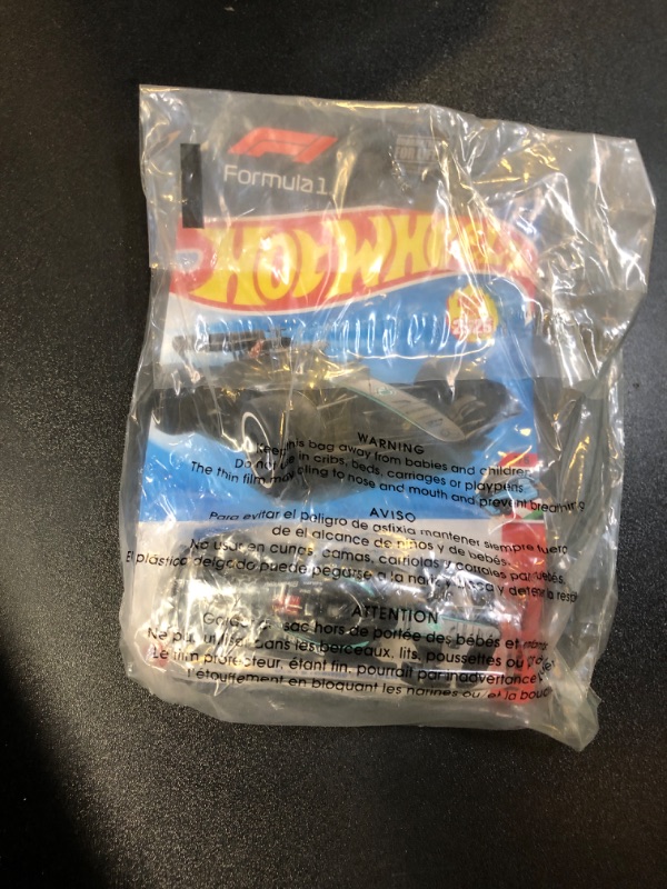 Photo 1 of Hot Wheels Mercedes-AMG Petronas Formula One Team, Track Aces 1/5, 59/250, 1:64 Scale Diecast Vehicle