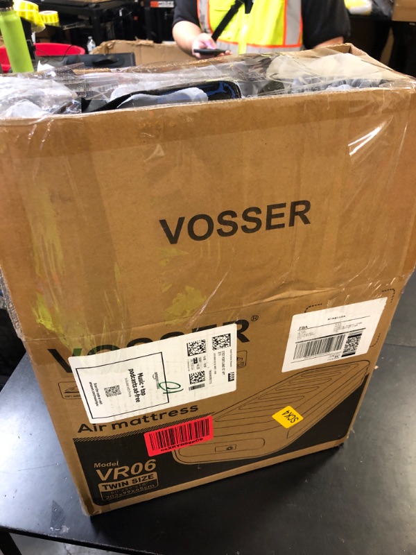 Photo 1 of VOSSER Twin Air Mattress with Built-in Pump,Fast & Easy Inflation/Deflation Inflatable Mattress, Foldable Blow Up Mattress with Storage Bag, Inflatable Bed for Home, Camping & Guests