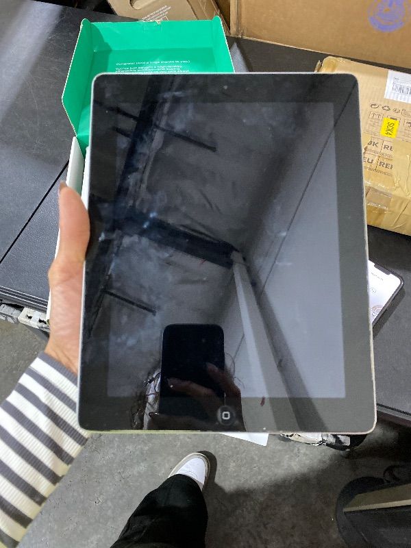 Photo 1 of ---DOES NOT FUNCTION - FOR PARTS ONLY ---Apple iPad Pro 11-inch, 256GB, WiFi, Space Gray (Renewed Premium)
