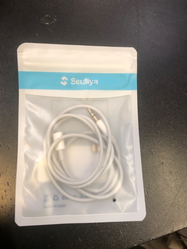 Photo 1 of (Apple MFi Certified) iPhone AUX Cord,Lightning to 1/8 Inch Audio Cable,3.3ft, Headphone Jack Adapter Male Aux Stereo Audio Cable Compatible for iPhone 14/13/12/11/XR/X/8/7 (White)