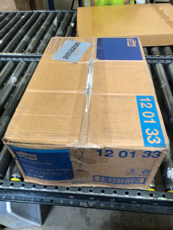 Photo 1 of Tork Centerfeed Paper Wiper White M2, High Absorbency, 6 x 1000 Sheets, 120133
