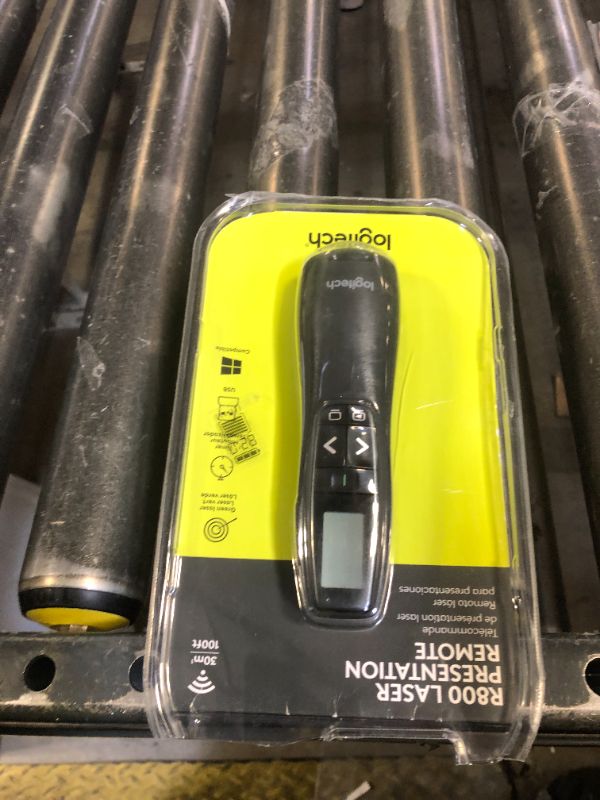 Photo 1 of Logitech Professional Presenter R800 with Green Laser Pointer Model 910-001350