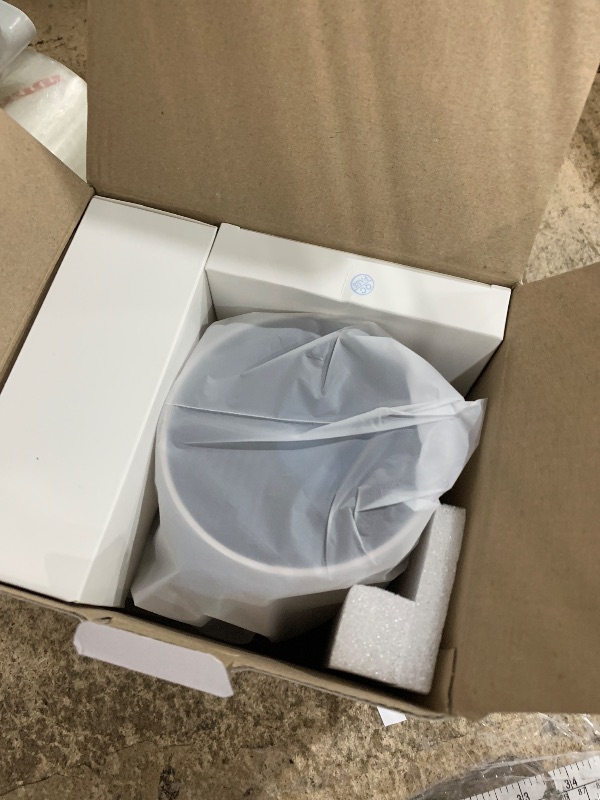 Photo 1 of ?Electric Focus?Mini Portable Projector with 4K Support, Bluetooth 5.4 WIFI6, 5watt Sound Base Speaker, 260 ANSI, Android 11, 210° Rotation , Auto Keystone Correction Video Projector HY300 PLUS