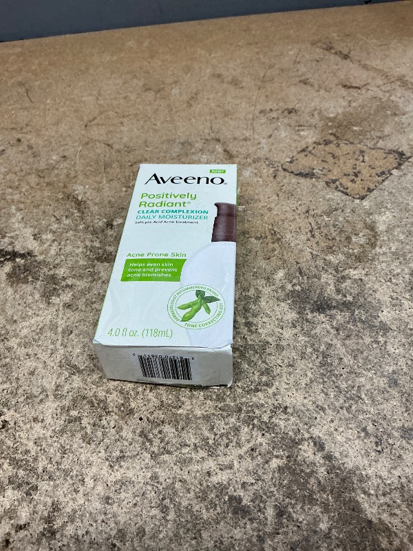 Photo 1 of *5/2027* Aveeno Positively Radiant Clear Complexion Face Moisturizer, Acne Facial Moisturizer with Soy and Salicylic Acid for Oily Skin, Hypoallergenic Formula, Paraben-Free, Non-Comedogenic, Pump, 4 FL OZ