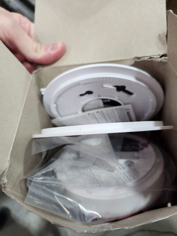 Photo 1 of ***************MISSING 1 OF THEM***************
Kidde Hardwired Smoke & Carbon Monoxide Detector, 10-Year Battery Backup, Voice Alerts, Interconnectable LED Warning Light Indicators, 2 Pack