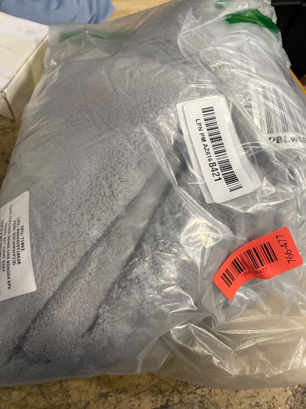 Photo 1 of **PARTIAL SET ONLY 2**  MALLONI HOME Ultra Soft 6 Pack Cotton Towel Set, Contains 2 Bath Towels 28x55 inch, 2 Hand Towels 16x24 inch & 2 Wash Coths 12x12 inch, Ideal Everyday use, Compact & Lightweight - Light Grey