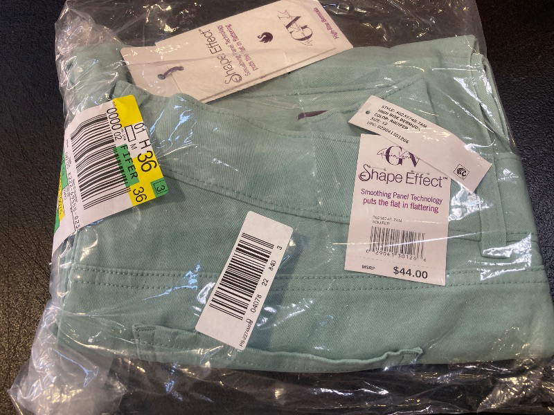 Photo 1 of Gloria Vanderbilt Women's 11" High Rise Bermuda Short, 12, Green
