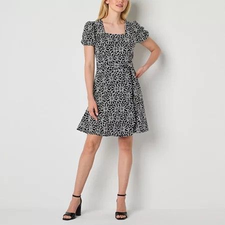 Photo 1 of Ronni Nicole Womens Short Sleeve Floral Fit + Flare Dress, Small, Black
