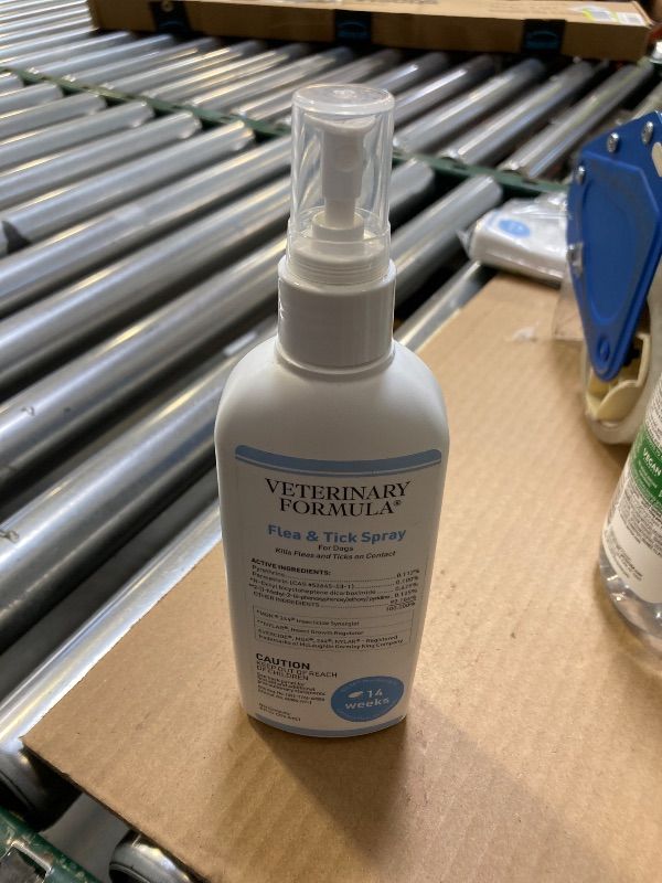 Photo 1 of Veterinary Formula Clinical Care Flea & Tick Spray for Dogs 8 Oz
