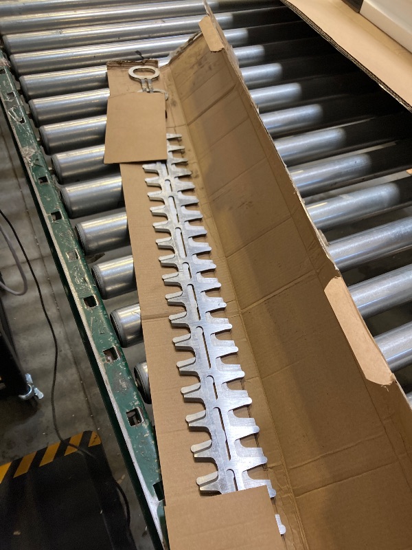 Photo 1 of shiosheng Including 1 Pair of 2 Blades Hedge Trimmer Blade Set 18" Inch for Sthil Fits HS45T HS56 4228 710 6050 42287106050 Pay Attention to The Size of 18 inches
