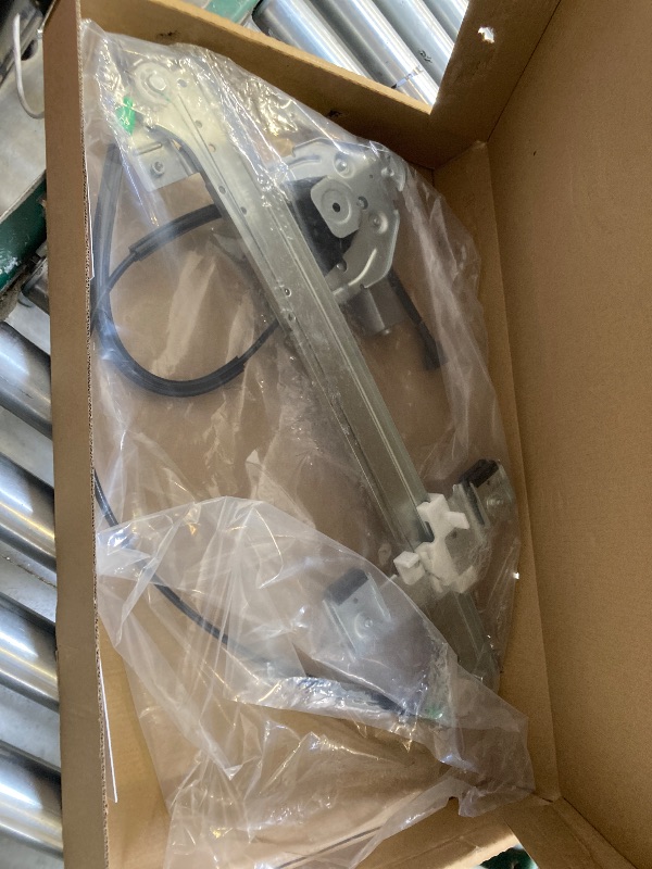 Photo 1 of JC Whitney Window Regulator Compatible with 2002-2009 Chevy Chevrolet Trailblazer, GMC Envoy, 2002-2004 Oldsmobile Bravada, 2004-2007 Buick Rainier with Motor Rear, Passenger Side GM1551109 JB491711