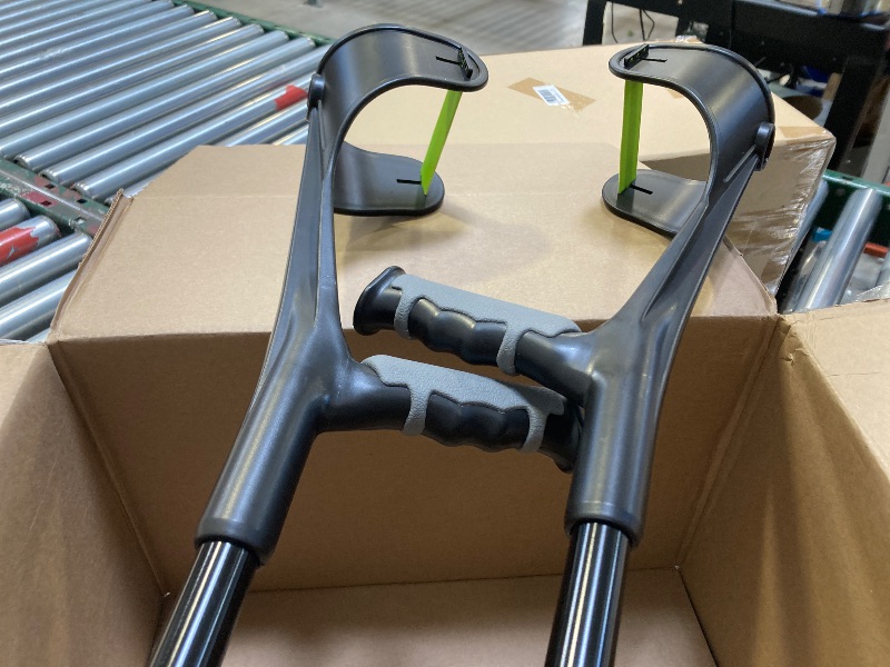Photo 1 of   Adult English Cane, Pair of Adjustable Adult Crutches, Premium Medical Crutches for Adults, Suitable for People with Leg Injuries (Black)
