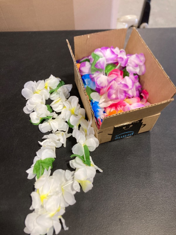 Photo 1 of 6 pack of leis