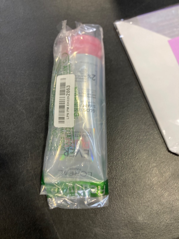 Photo 1 of L'Oreal Paris Glossing Sulfate Free Shampoo with Glycolic Acid, Hair Care for Lasting Shine and Smoothness for Dull, Dry Hair, EverPure, 6.8 Fl Oz